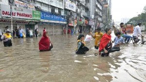 வங்கதேசத்தில் கனமழை, வெள்ளம், நிலச்சரிவு : 51 பேர் உயிரிழப்பு; 10 லட்சம் மக்கள் பாதிப்பு!