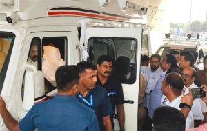 எடப்பாடி பழனிசாமியின் பிரசார வாகனத்தில் திடீர் சோதனை: நாகர்கோவிலில் பரபரப்பு