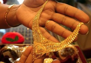 வரதட்சணை நகைகளைத் திரும்பக் கேட்ட தாய் : காவல் நிலையத்தில் புதுப்பெண் அதிரடிப் புகார்!